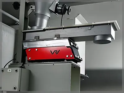 Compact vibrating feeder